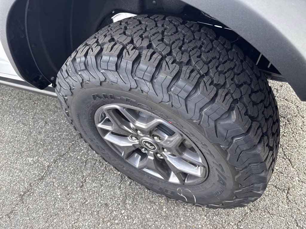 2025 Oxford White Ford Bronco Badlands 4X4 SUV
