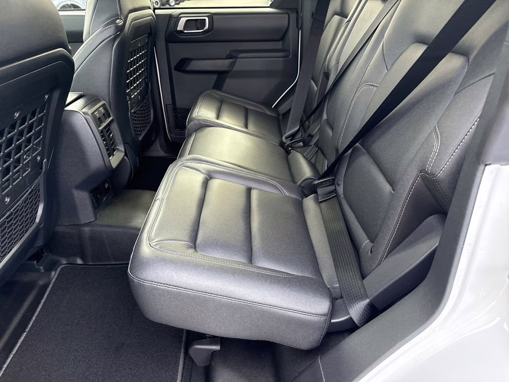 2025 Oxford White Ford Bronco Badlands 4X4 SUV