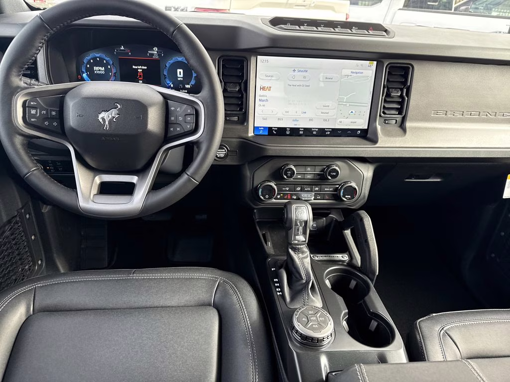 2025 Oxford White Ford Bronco Badlands 4X4 SUV