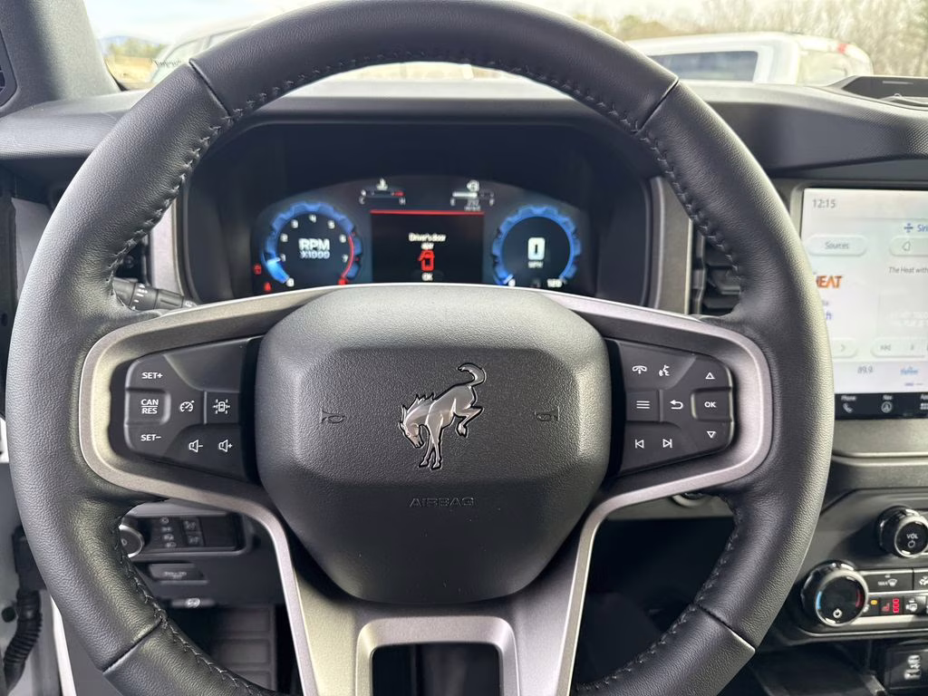 2025 Oxford White Ford Bronco Badlands 4X4 SUV