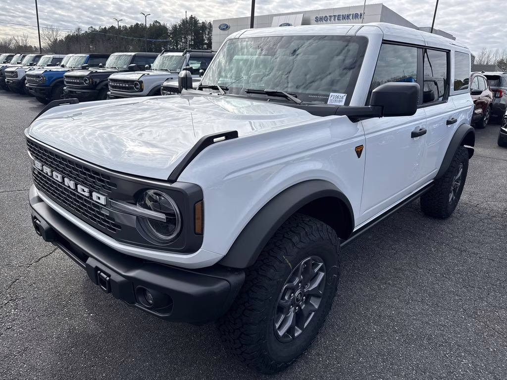 2025 Oxford White Ford Bronco Badlands 4X4 SUV