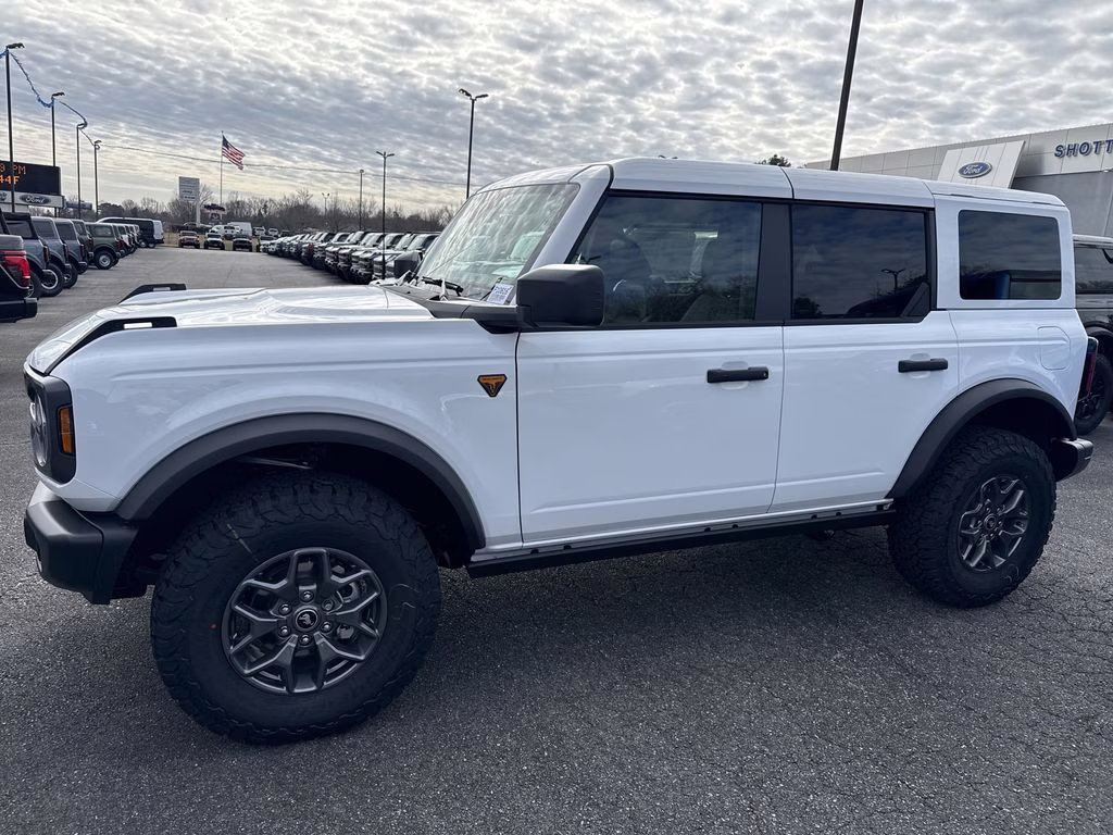 2025 Oxford White Ford Bronco Badlands 4X4 SUV