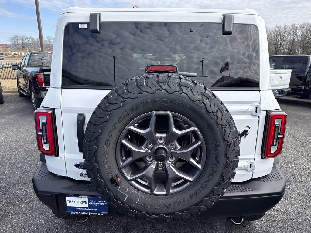 2025 Oxford White Ford Bronco Badlands 4X4 SUV