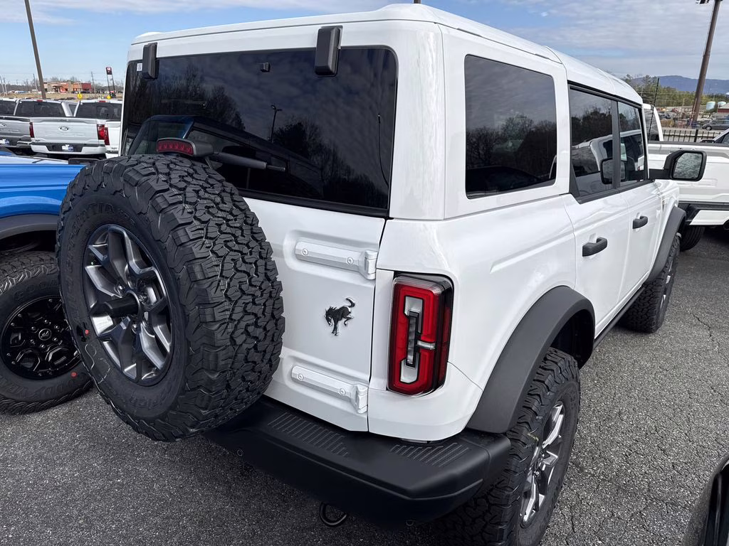2025 Oxford White Ford Bronco Badlands 4X4 SUV