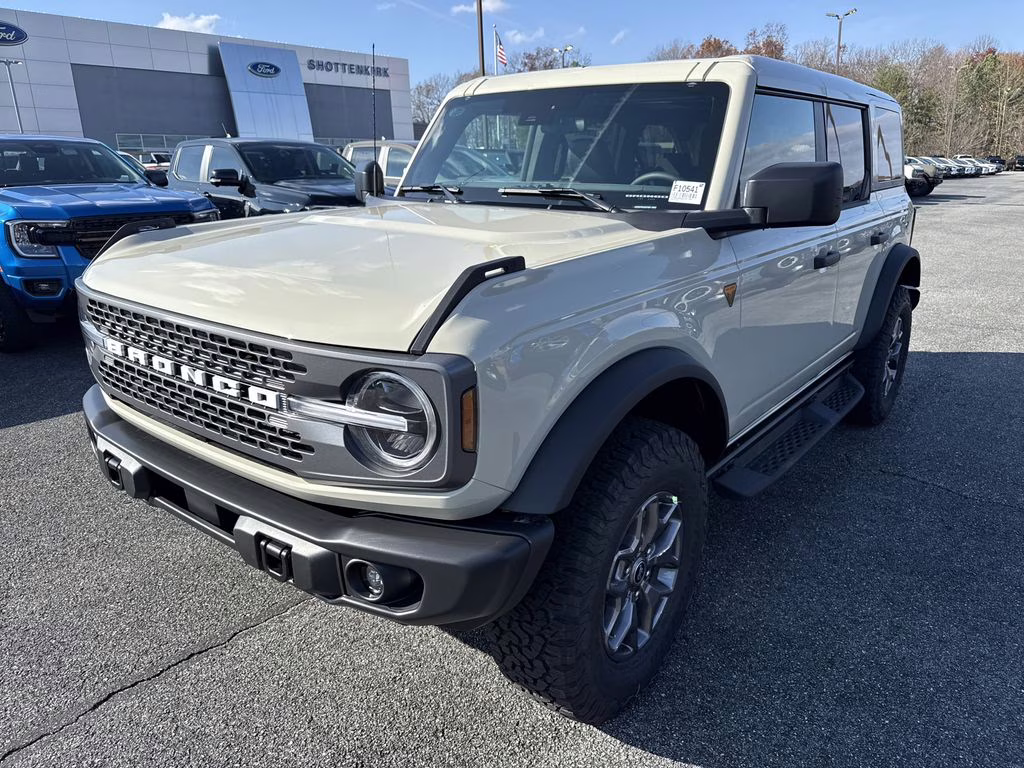 2025 Desert Sand Ford Bronco Badlands 4X4 SUV