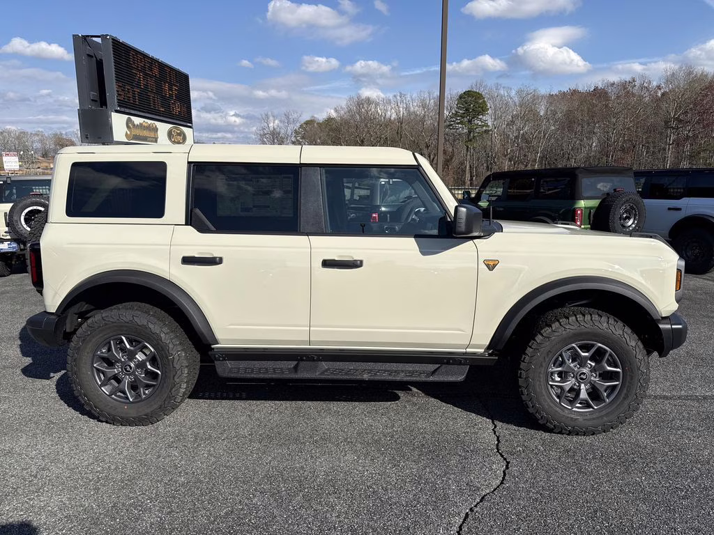 2025 Desert Sand Ford Bronco Badlands 4X4 SUV
