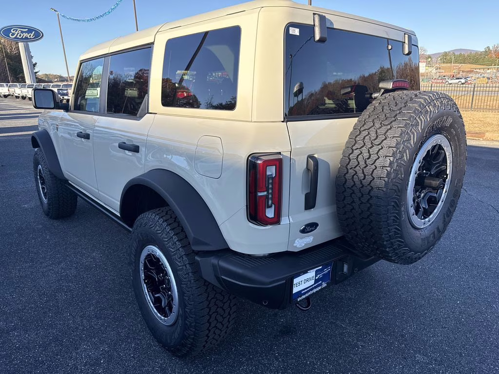 2025 Desert Sand Ford Bronco Badlands 4X4 SUV