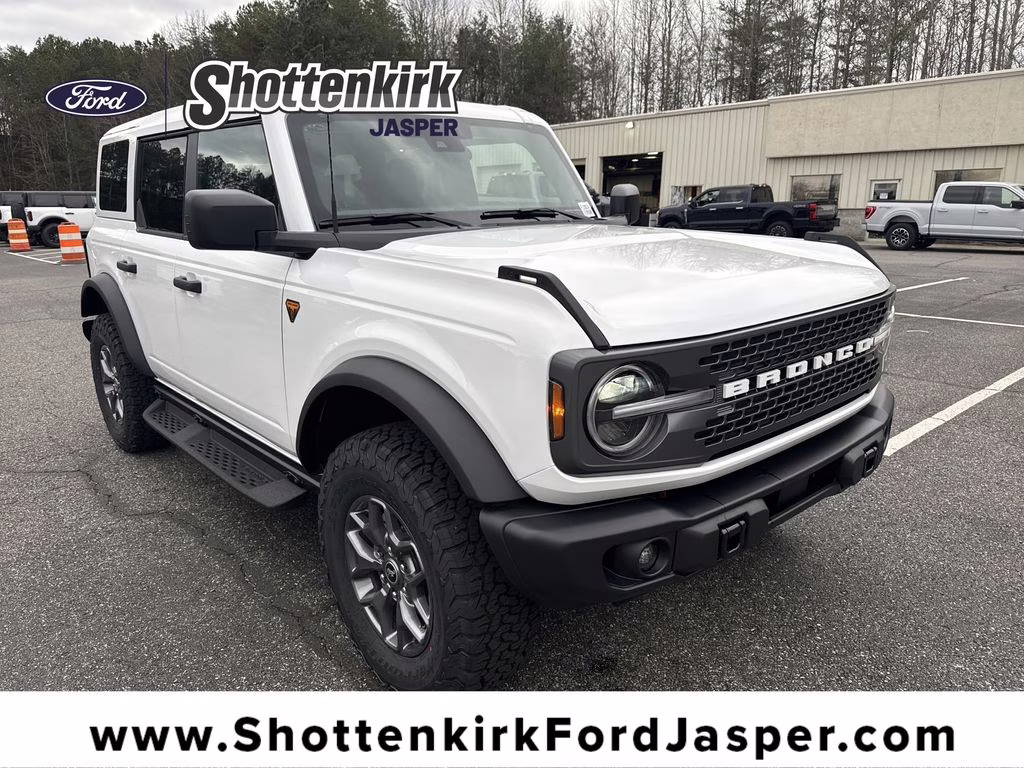 2025 Oxford White Ford Bronco Badlands 4X4 SUV