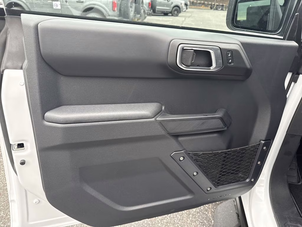 2025 Oxford White Ford Bronco Badlands 4X4 SUV