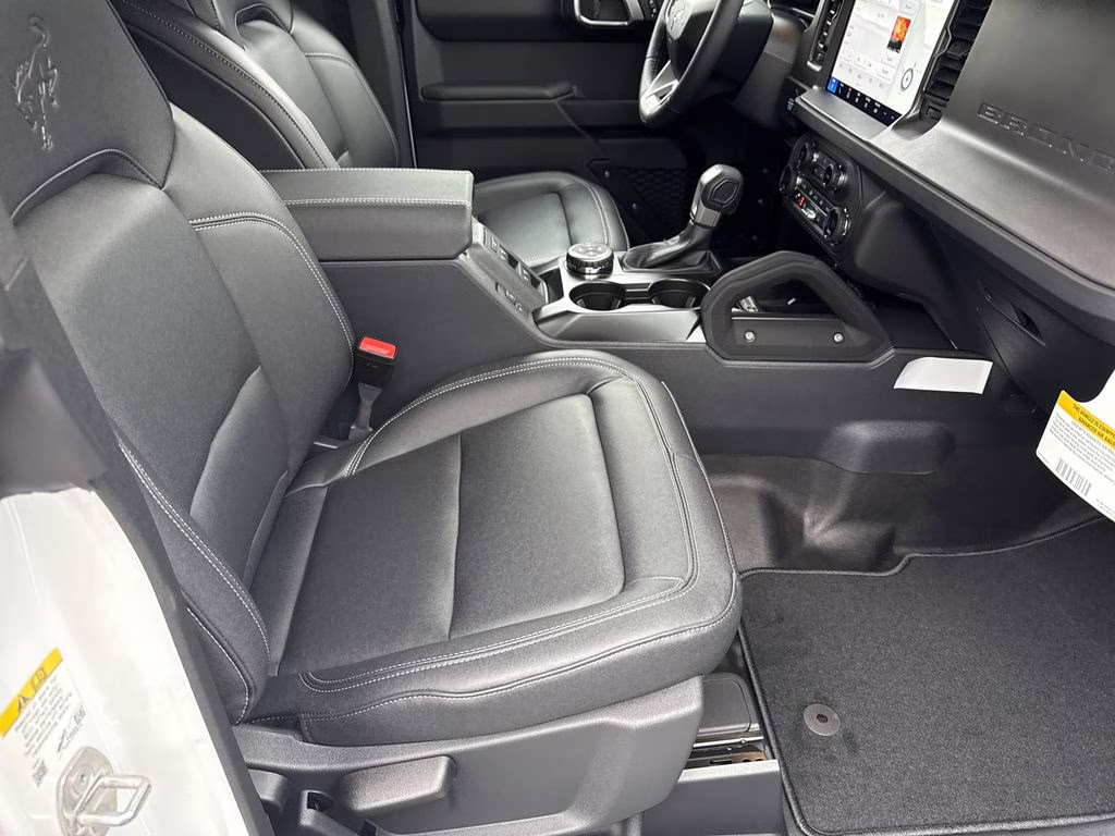 2025 Oxford White Ford Bronco Badlands 4X4 SUV