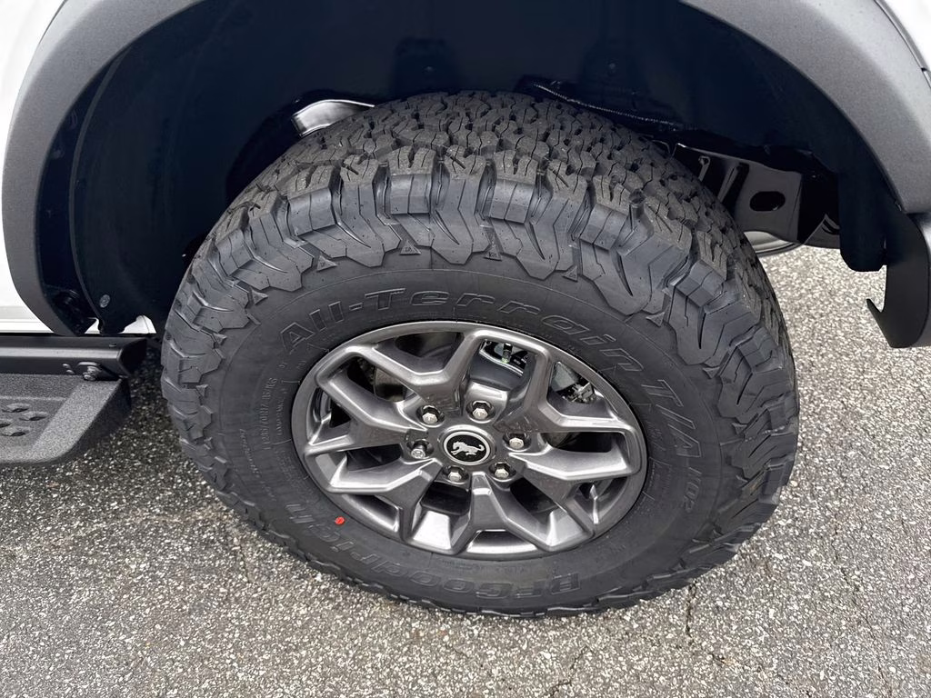 2025 Oxford White Ford Bronco Badlands 4X4 SUV