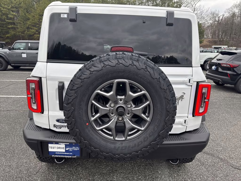 2025 Oxford White Ford Bronco Badlands 4X4 SUV