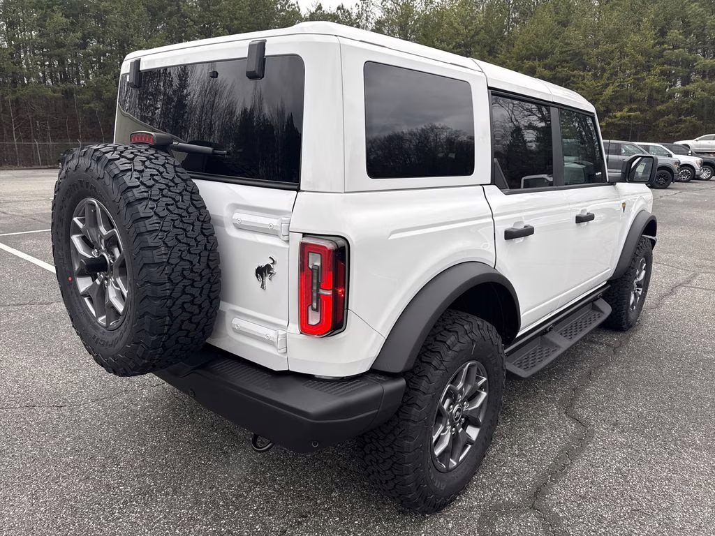 2025 Oxford White Ford Bronco Badlands 4X4 SUV