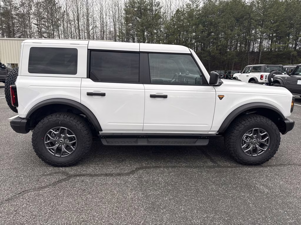 2025 Oxford White Ford Bronco Badlands 4X4 SUV