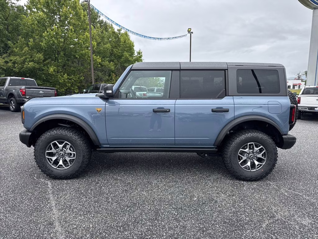 2025 Azure Gray Metallic Tri-Coat Ford Bronco Badlands 4X4 SUV