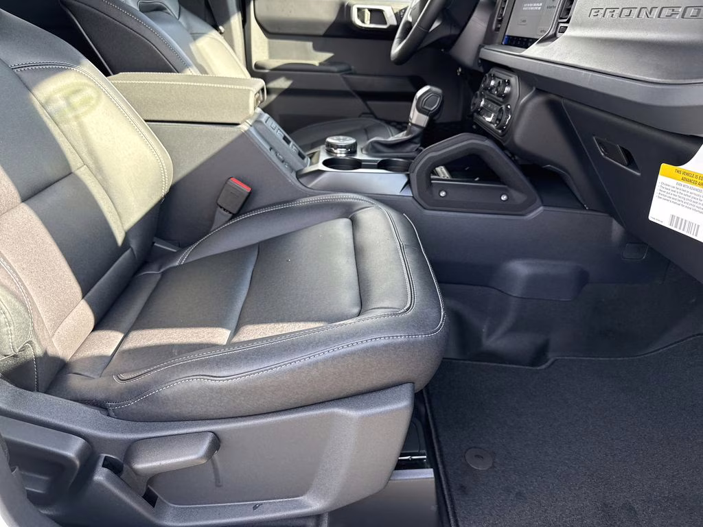 2025 Oxford White Ford Bronco Badlands 4X4 SUV