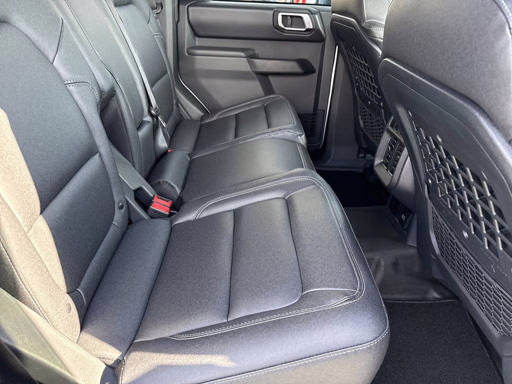 2025 Oxford White Ford Bronco Badlands 4X4 SUV