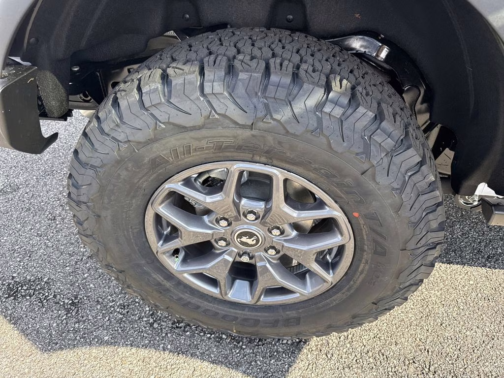 2025 Oxford White Ford Bronco Badlands 4X4 SUV