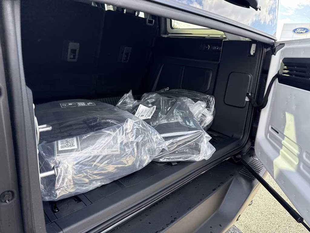 2025 Oxford White Ford Bronco Badlands 4X4 SUV