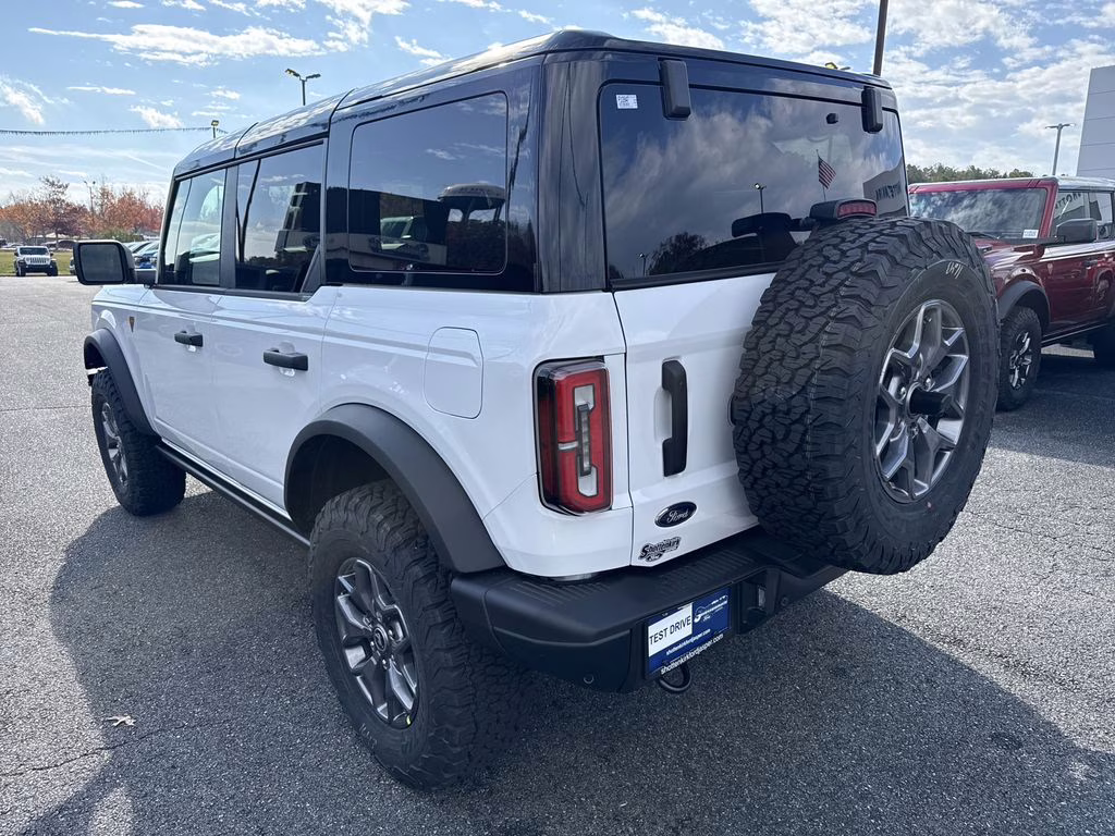 2025 Oxford White Ford Bronco Badlands 4X4 SUV