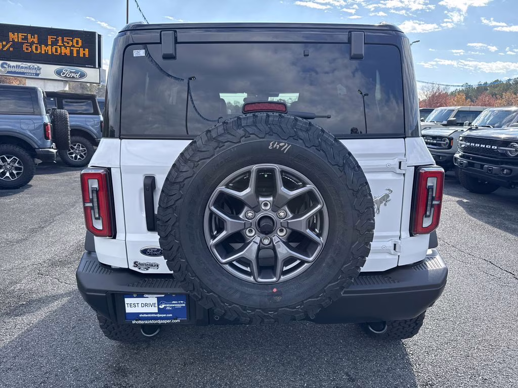 2025 Oxford White Ford Bronco Badlands 4X4 SUV