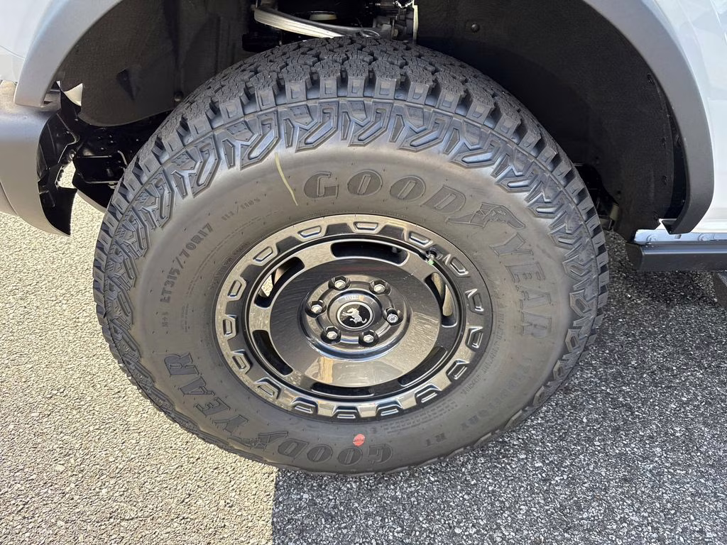 2025 Oxford White Ford Bronco Badlands 4X4 SUV