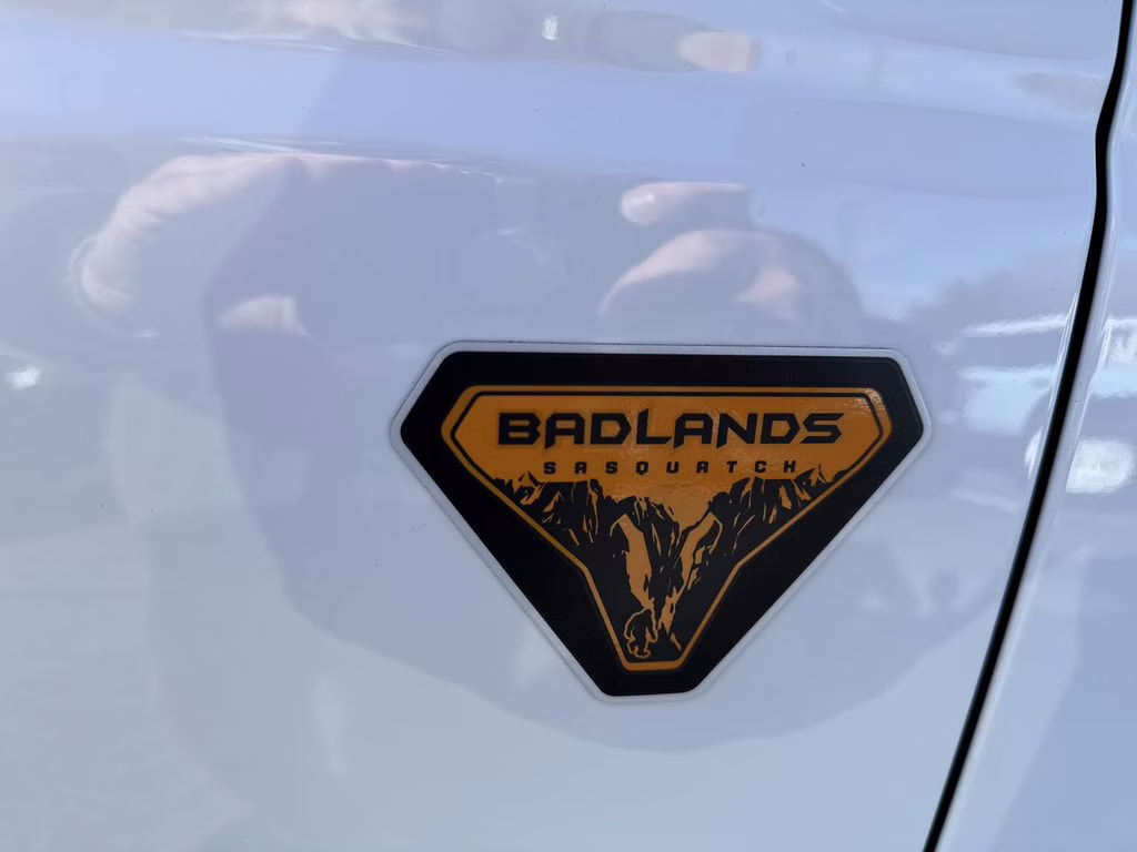 2025 Oxford White Ford Bronco Badlands 4X4 SUV