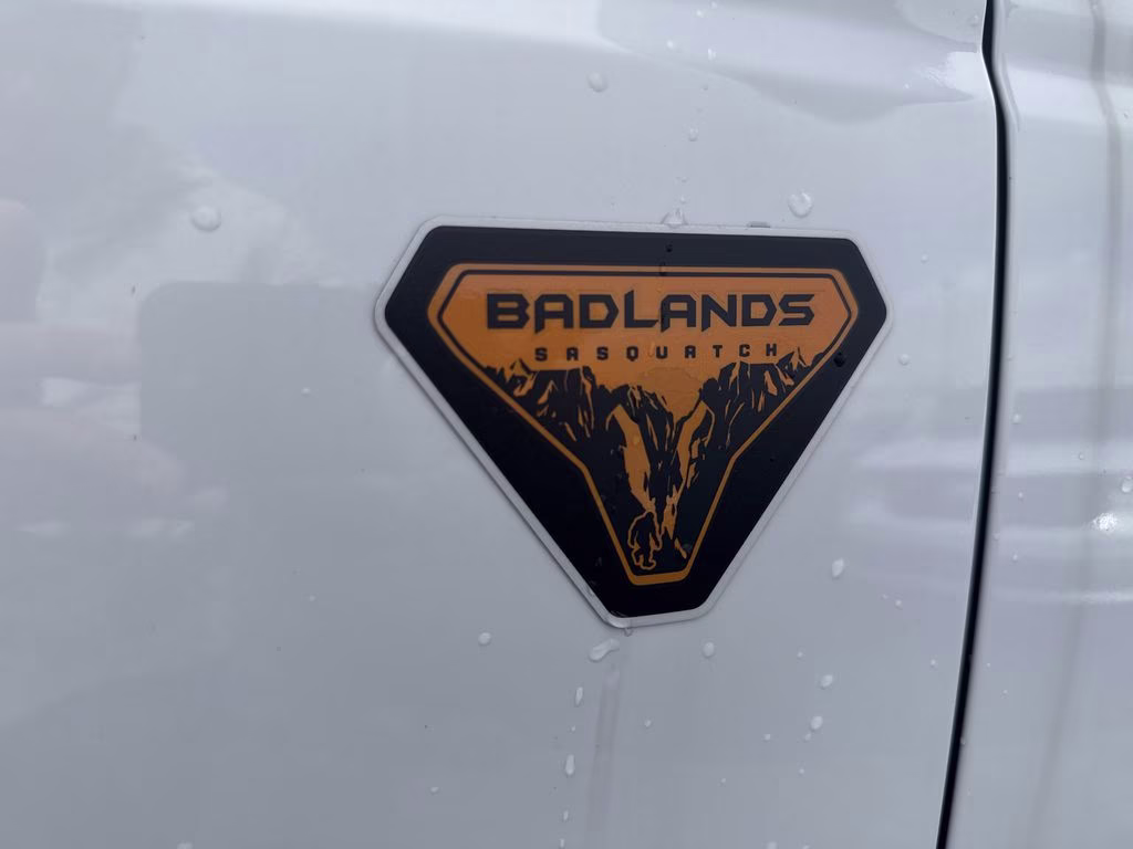 2025 Oxford White Ford Bronco Badlands 4X4 SUV
