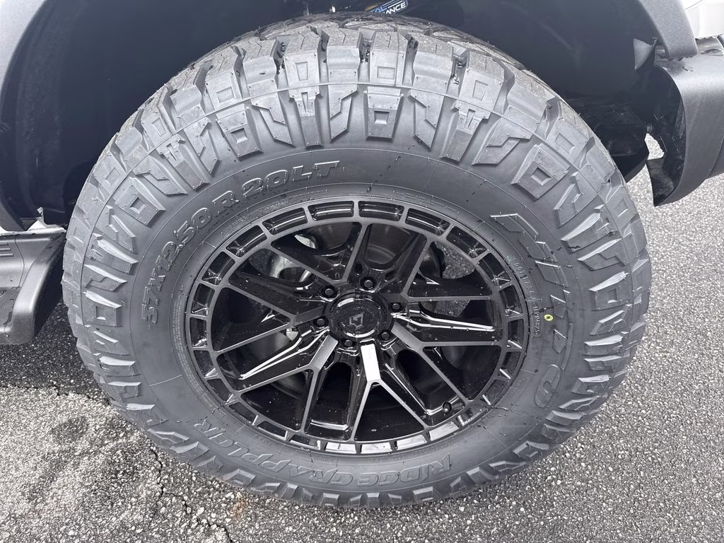 2025 Oxford White Ford Bronco Badlands 4X4 SUV