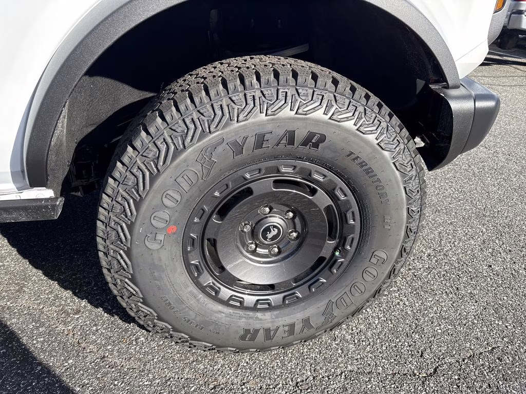 2025 Oxford White Ford Bronco Badlands 4X4 SUV