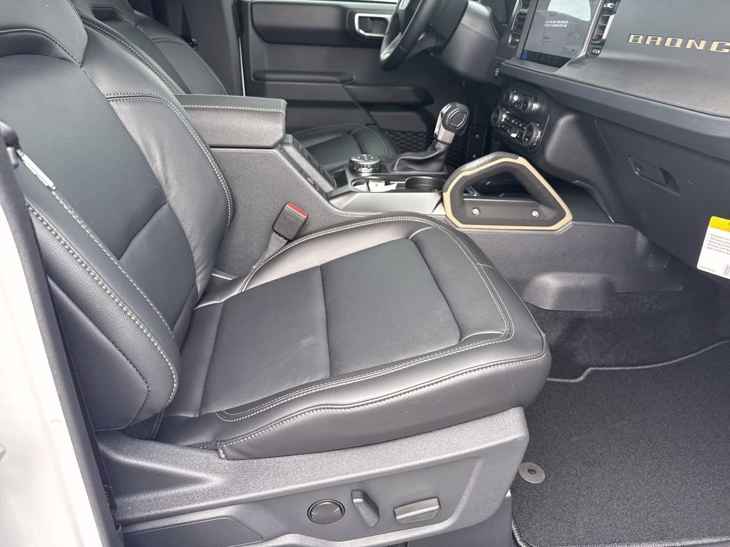 2025 Oxford White Ford Bronco Badlands 4X4 SUV