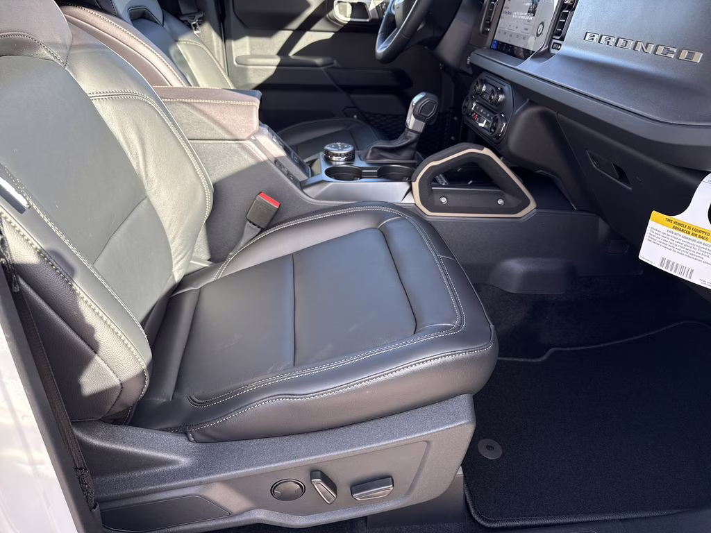 2025 Oxford White Ford Bronco Badlands 4X4 SUV