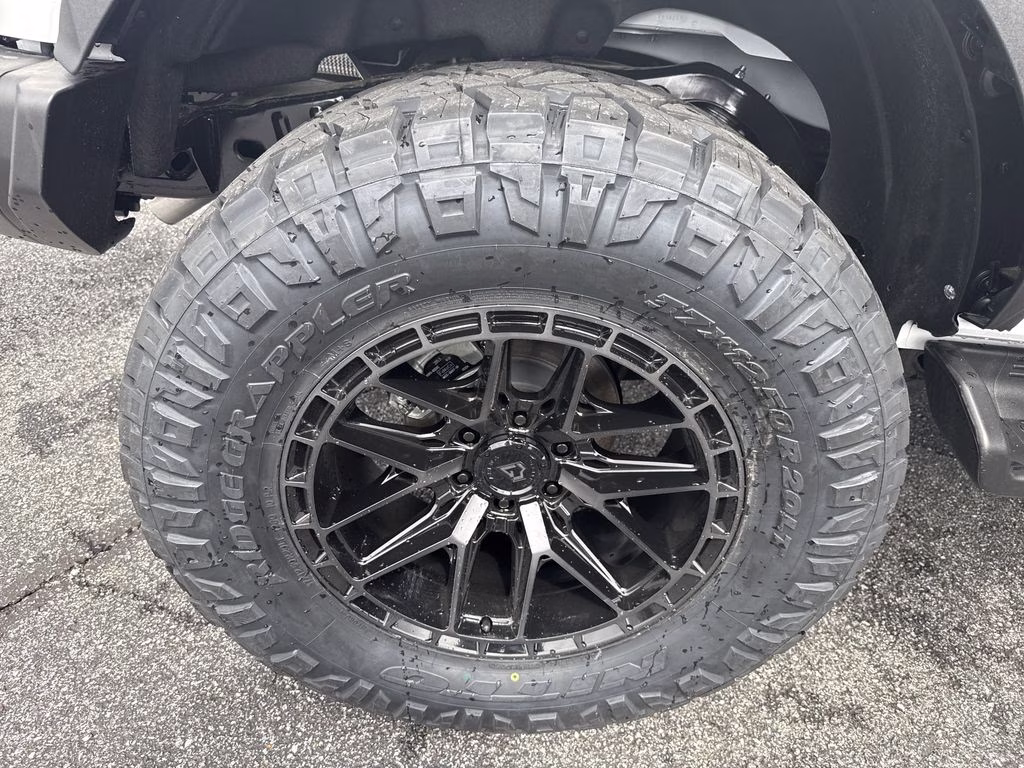 2025 Oxford White Ford Bronco Badlands 4X4 SUV