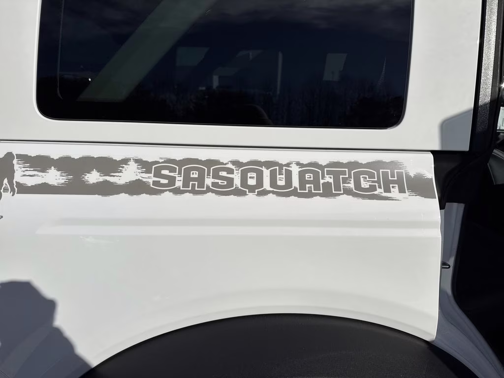 2025 Oxford White Ford Bronco Badlands 4X4 SUV