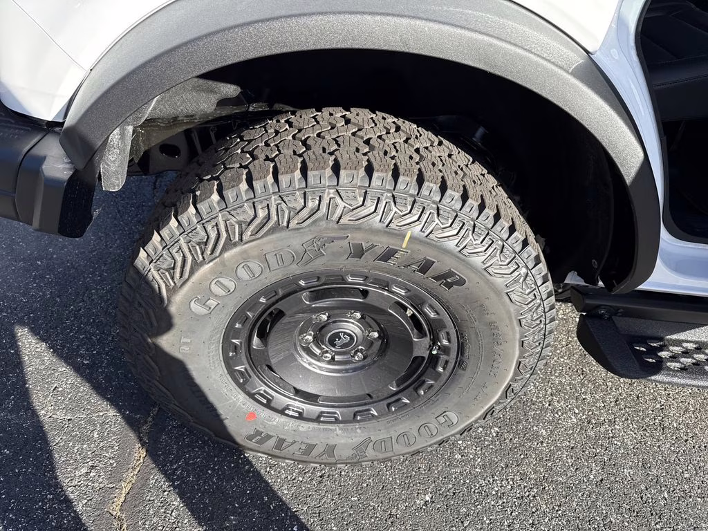 2025 Oxford White Ford Bronco Badlands 4X4 SUV