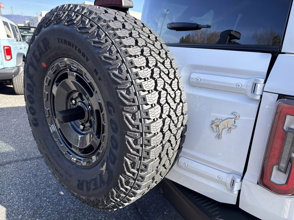 2025 Oxford White Ford Bronco Badlands 4X4 SUV