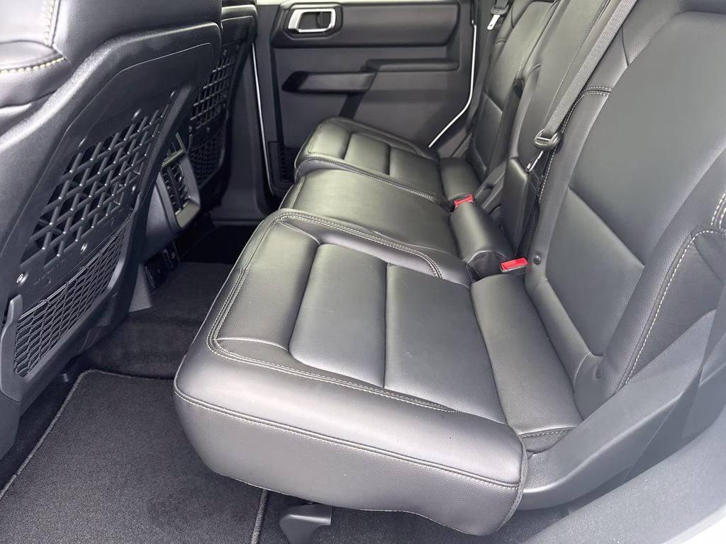 2025 Oxford White Ford Bronco Badlands 4X4 SUV