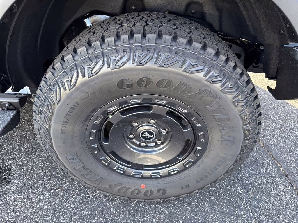 2025 Oxford White Ford Bronco Badlands 4X4 SUV