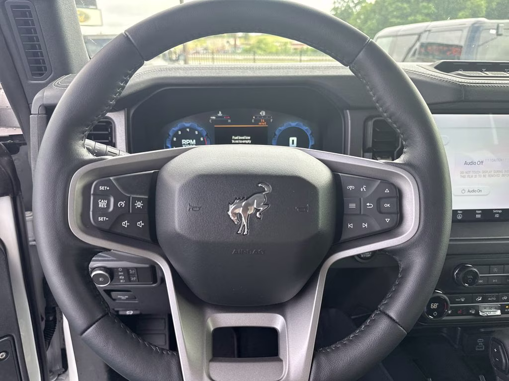 2025 Oxford White Ford Bronco Badlands 4X4 SUV