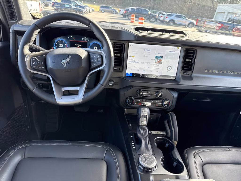 2025 Oxford White Ford Bronco Badlands 4X4 SUV