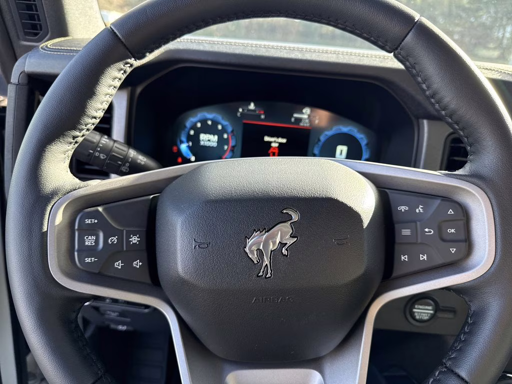 2025 Oxford White Ford Bronco Badlands 4X4 SUV