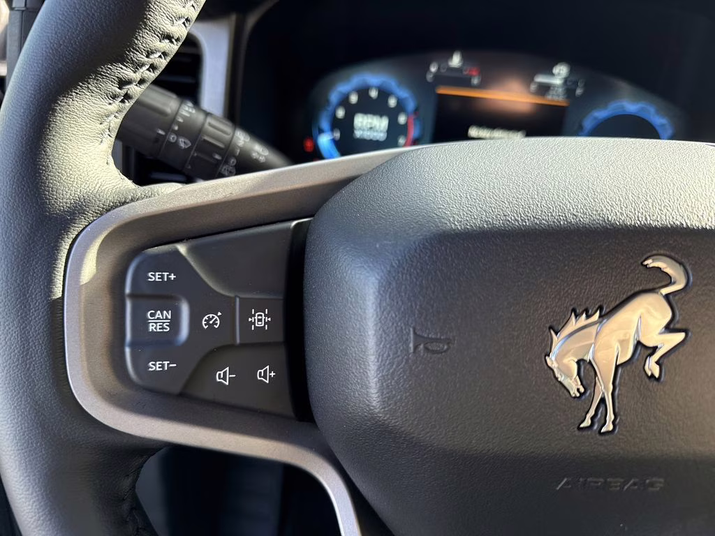 2025 Oxford White Ford Bronco Badlands 4X4 SUV