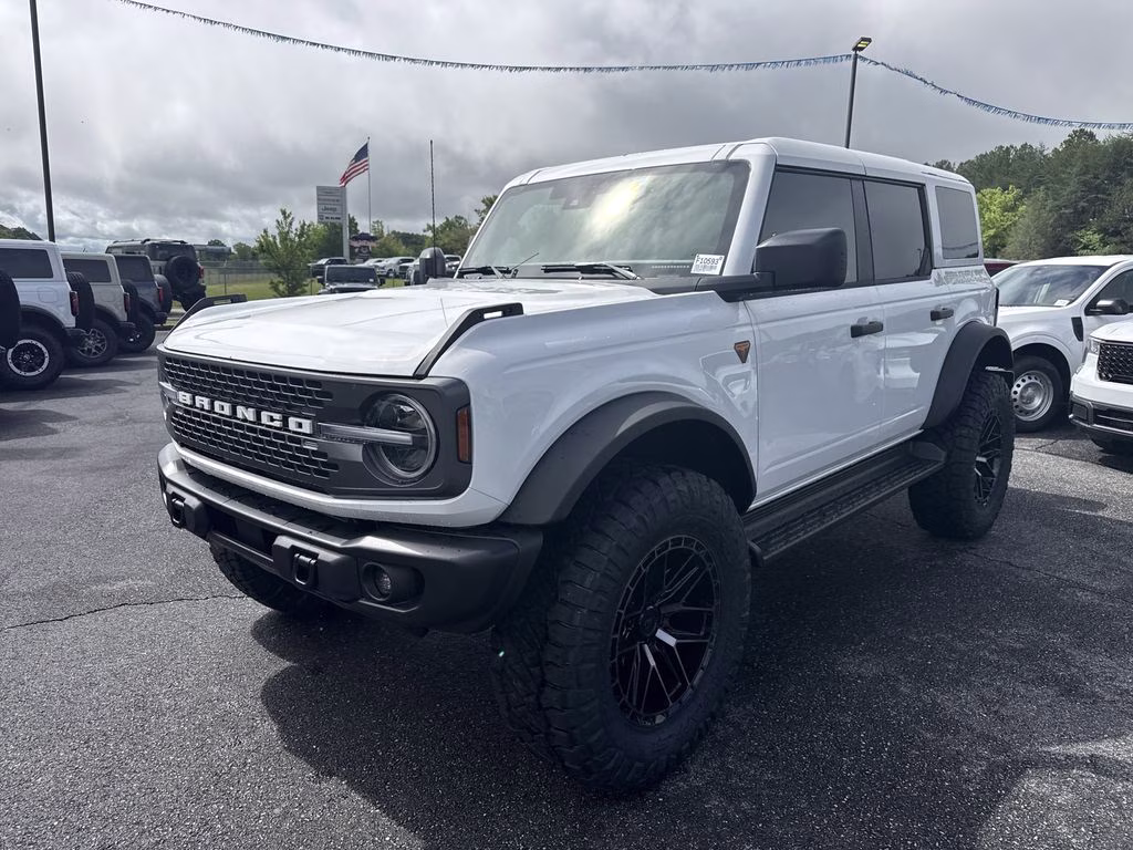 2025 Oxford White Ford Bronco Badlands 4X4 SUV