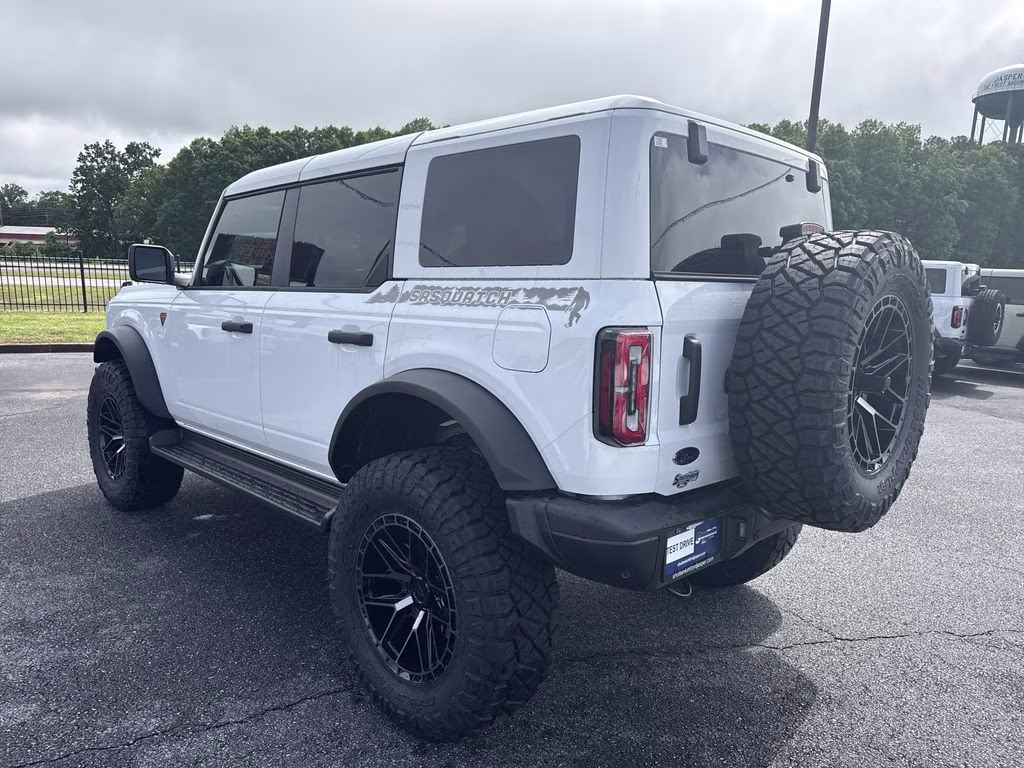 2025 Oxford White Ford Bronco Badlands 4X4 SUV