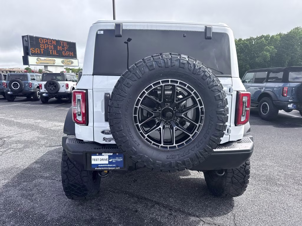 2025 Oxford White Ford Bronco Badlands 4X4 SUV