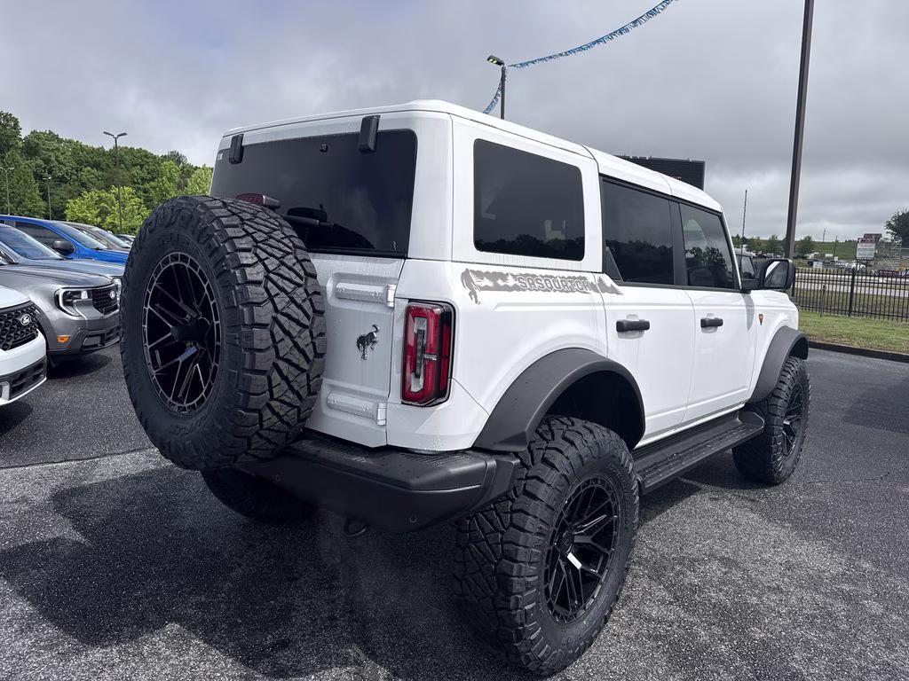 2025 Oxford White Ford Bronco Badlands 4X4 SUV