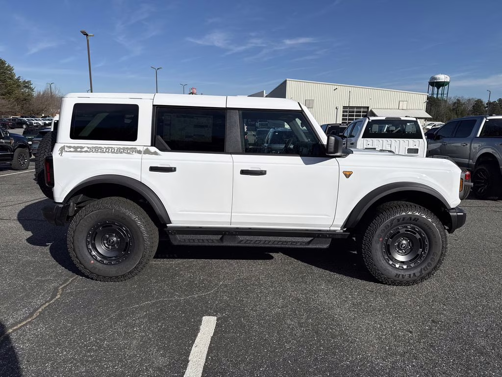 2025 Oxford White Ford Bronco Badlands 4X4 SUV