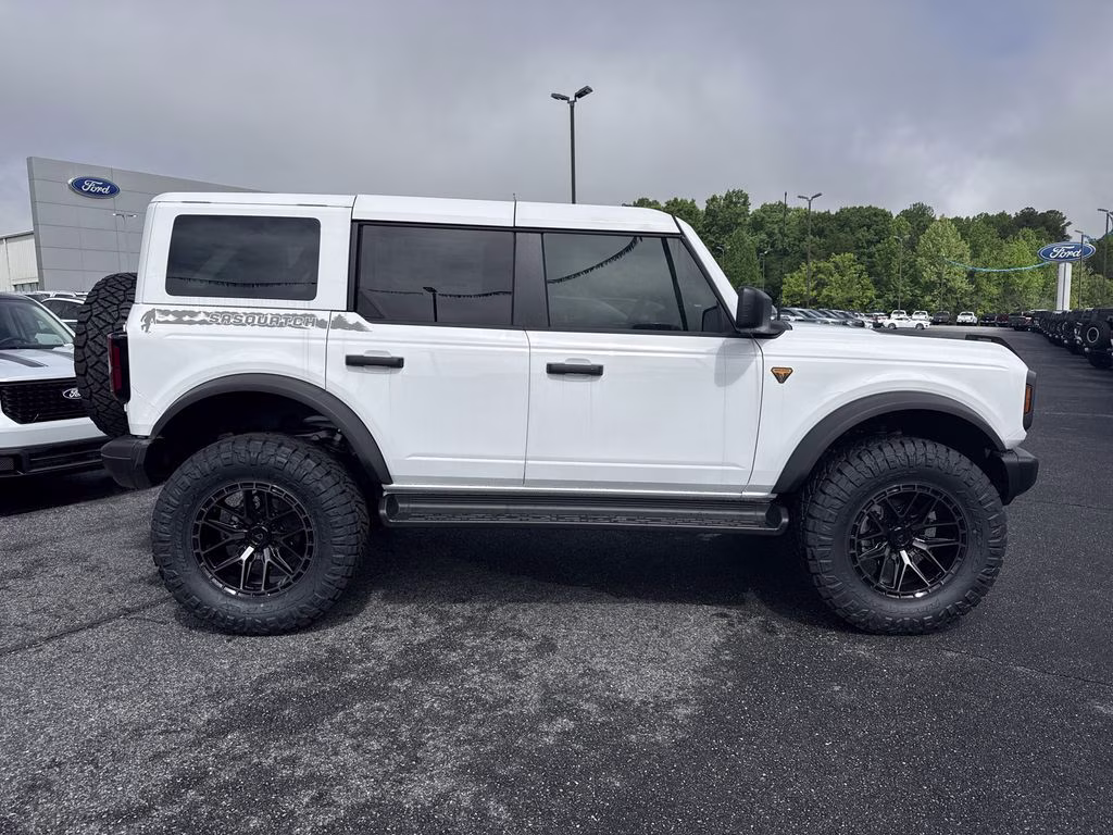 2025 Oxford White Ford Bronco Badlands 4X4 SUV