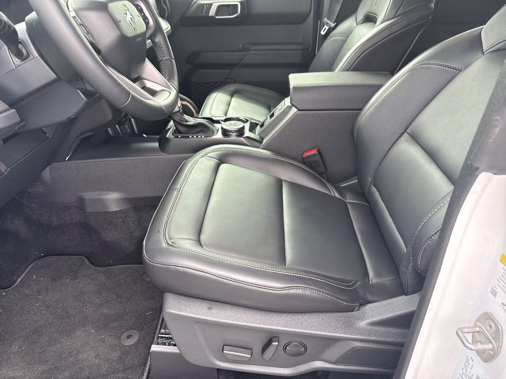 2025 Oxford White Ford Bronco Badlands 4X4 SUV