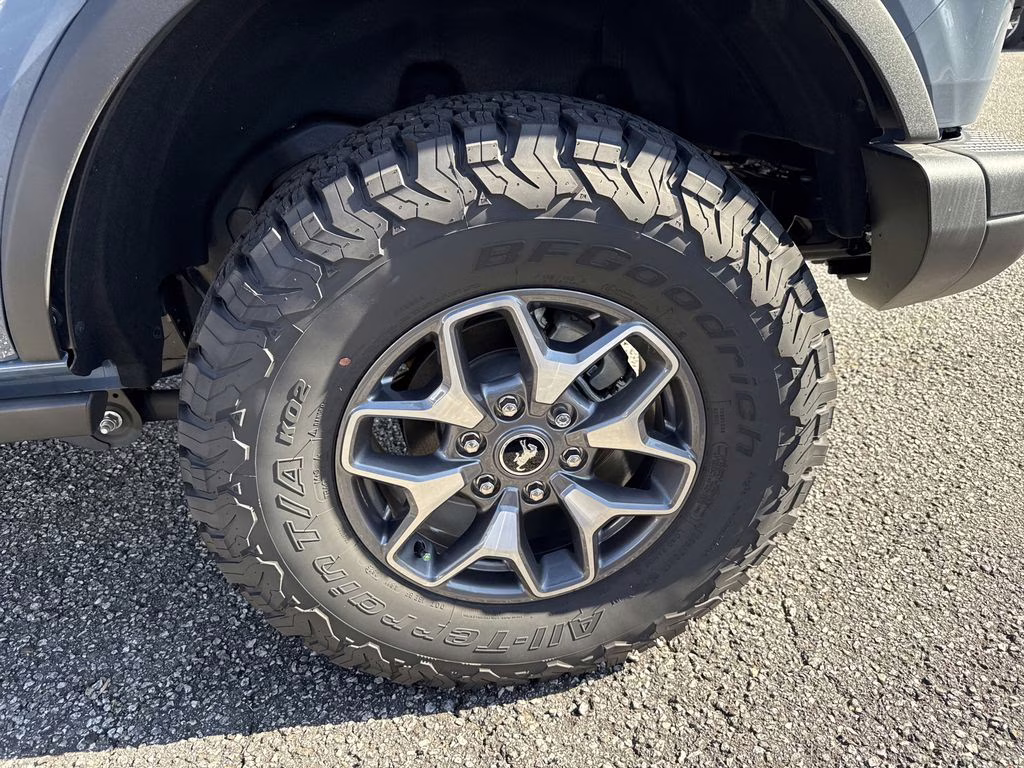 2025 Azure Gray Metallic Tri-Coat Ford Bronco Badlands 4X4 SUV